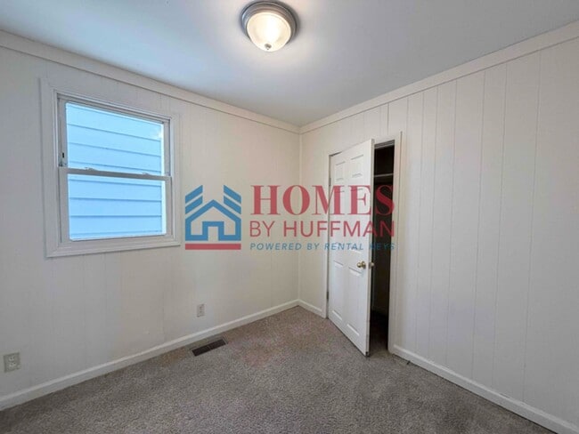 Building Photo - Two Bedroom House | Deposit Special $500
