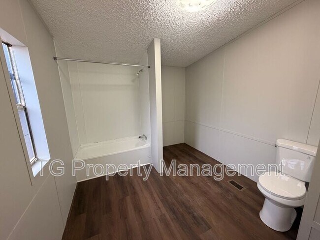 Building Photo - 787 Gillen St