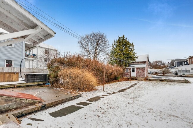 Building Photo - 109 N Sixth St