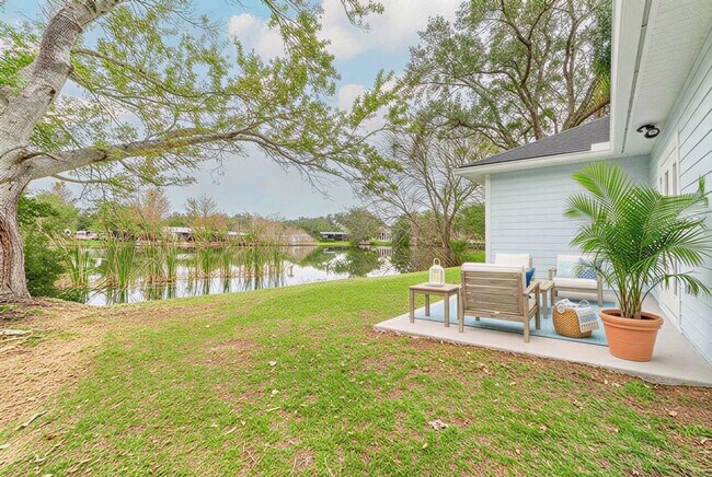 Building Photo - 679 Coral Cir