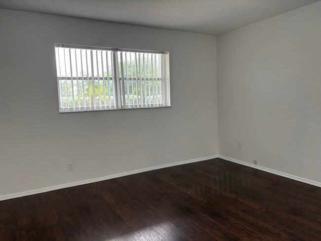 Building Photo - 8051 S Colony Cir