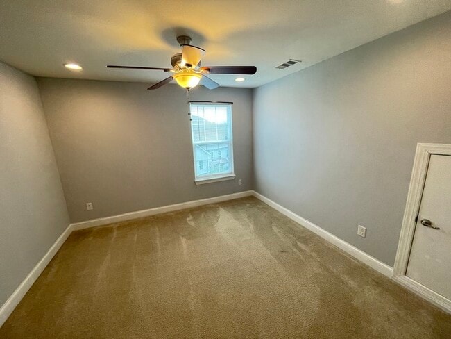 Building Photo - Crutcher Station home off Station Camp Blvd!