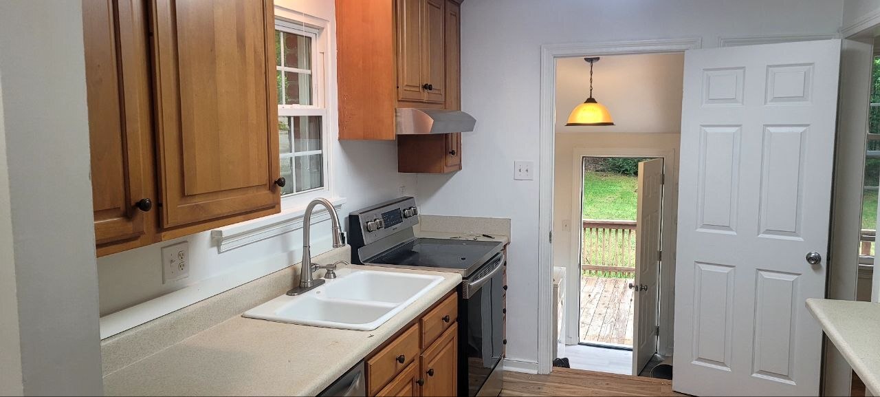 Building Photo - 412 Pagebrook Dr