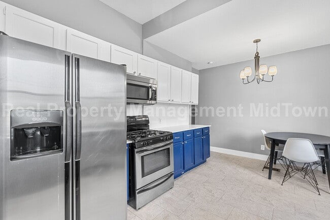 Building Photo - Live in the Heart of One of Dallas’ Most I...