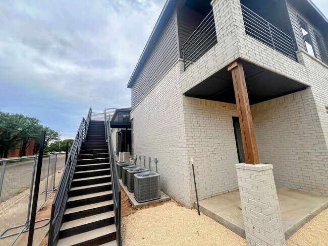 Building Photo - The Court At Overton