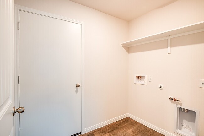 Building Photo - 490 Evergreen Sumac Loop, Kyle, Texas 78640