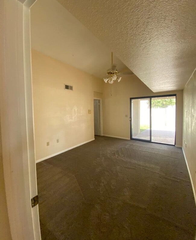 Building Photo - 721 N Mallard St