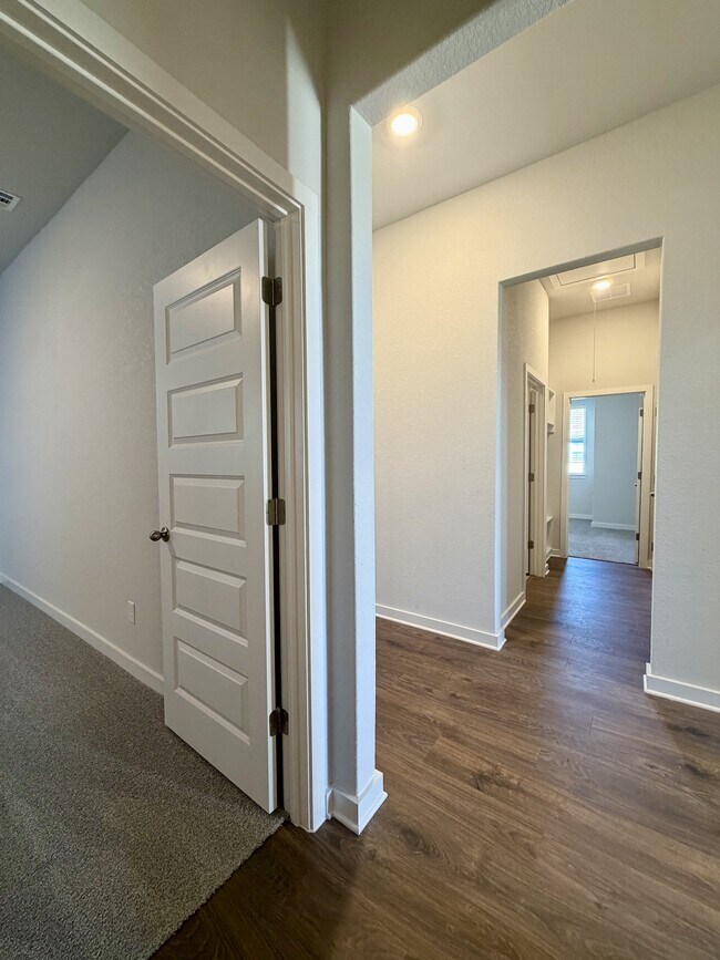 Building Photo - 14427 Inspiration Pt