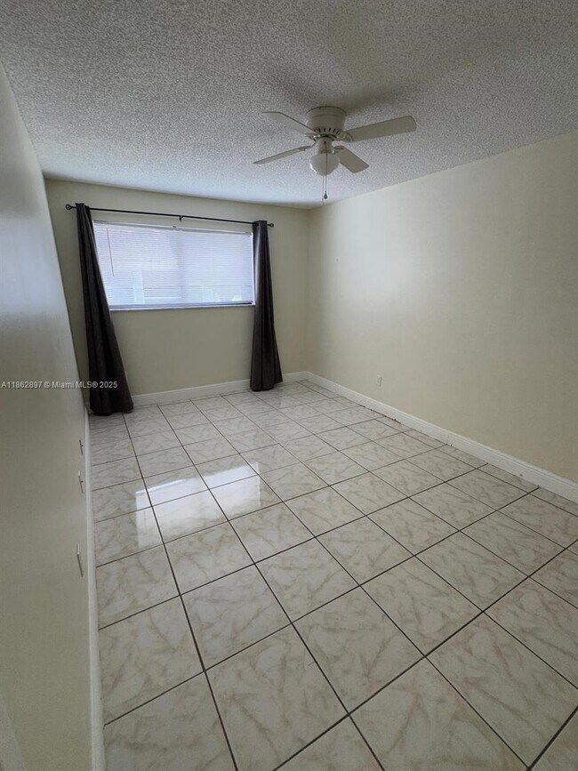 Building Photo - 9707 Hammocks Blvd