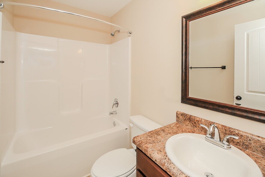 Building Photo - 1025 West Ave