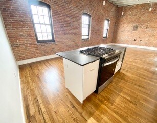 Building Photo - 112 SE 4th St