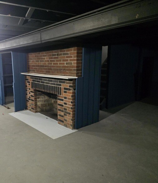 Building Photo - 12840 Kilbourne Ave