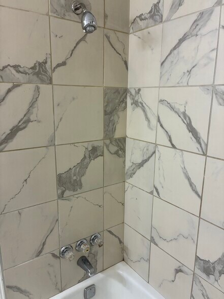 Building Photo - 20 Rosemunn Dr