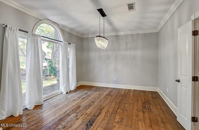 Building Photo - 132 Pine Ridge Cir