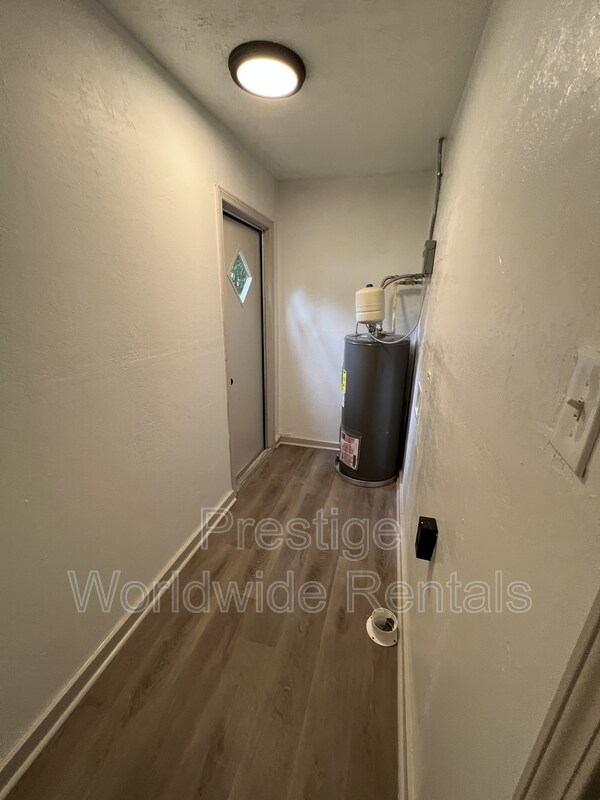 Building Photo - 2104 Wellborn Dr