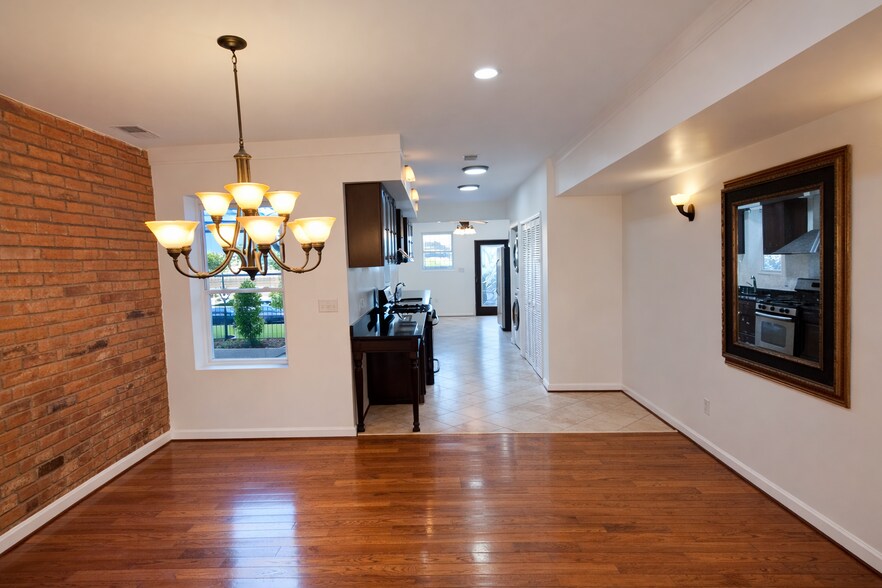 Building Photo - 1933 4th St NE