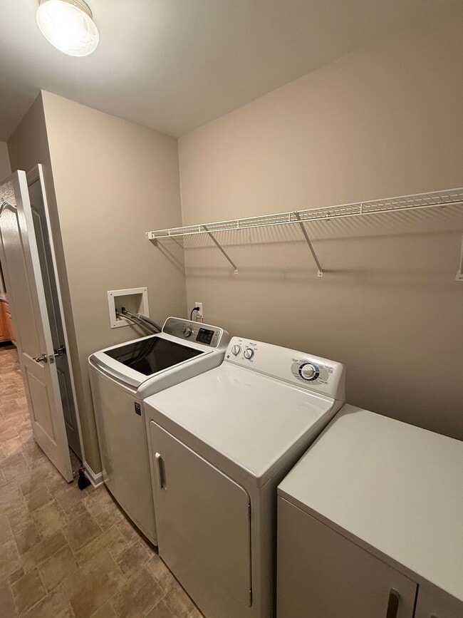 Building Photo - Beautiful 3-Bedroom Single Family Home on Private Lot- RENT NOW, SAVE NOW!