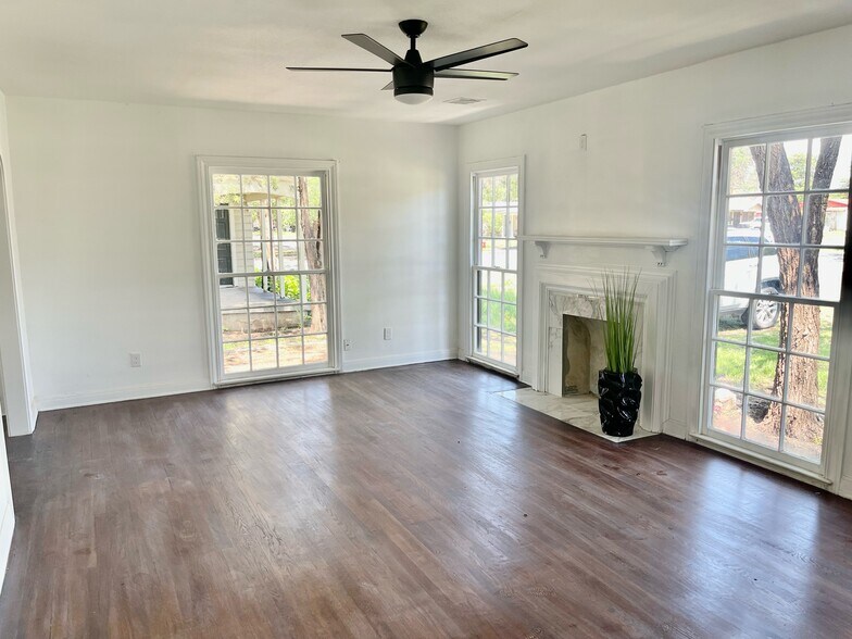 Building Photo - 2221 21st St