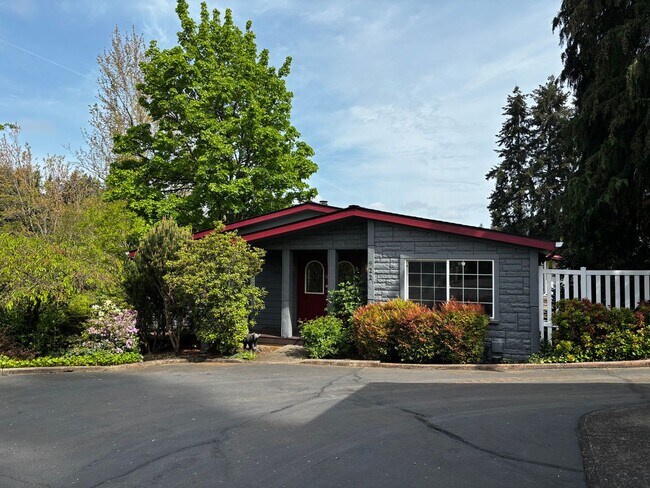 Building Photo - Rare 3-Acre 3BR Home in South Salem – Shops, Workspace & Greenhouses