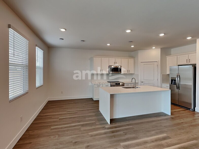 Building Photo - 9535 E Friedel Dr