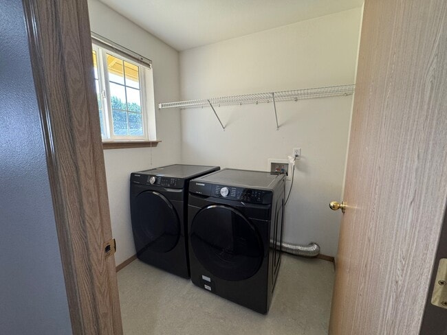 Building Photo - 207 Kansas St SW