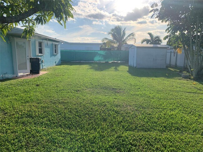 Building Photo - 14300 SW 105th Ave