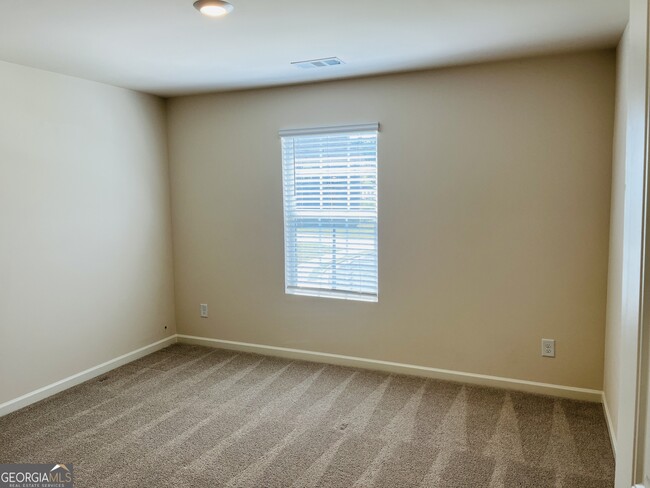 Building Photo - 910 Sly Fox Run