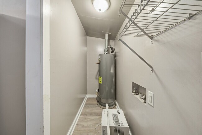 Building Photo - ADORABLE 3 BED, 1 BATH HOUSE FOR RENT IN NORFOLK