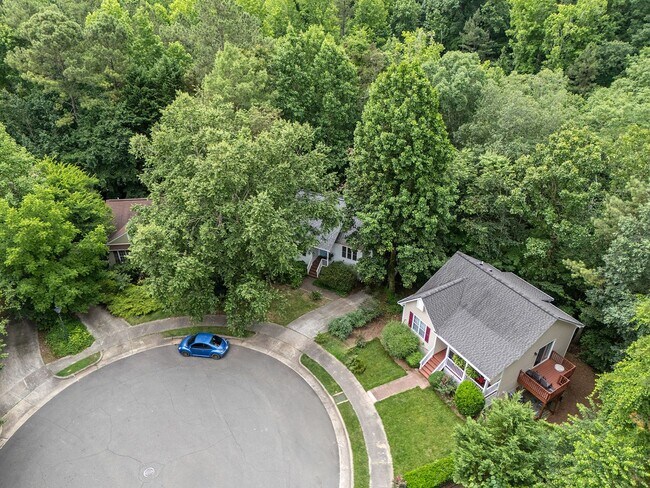 Building Photo - 3 Bedroom 2 Bath Chapel Hill Home - Availa...