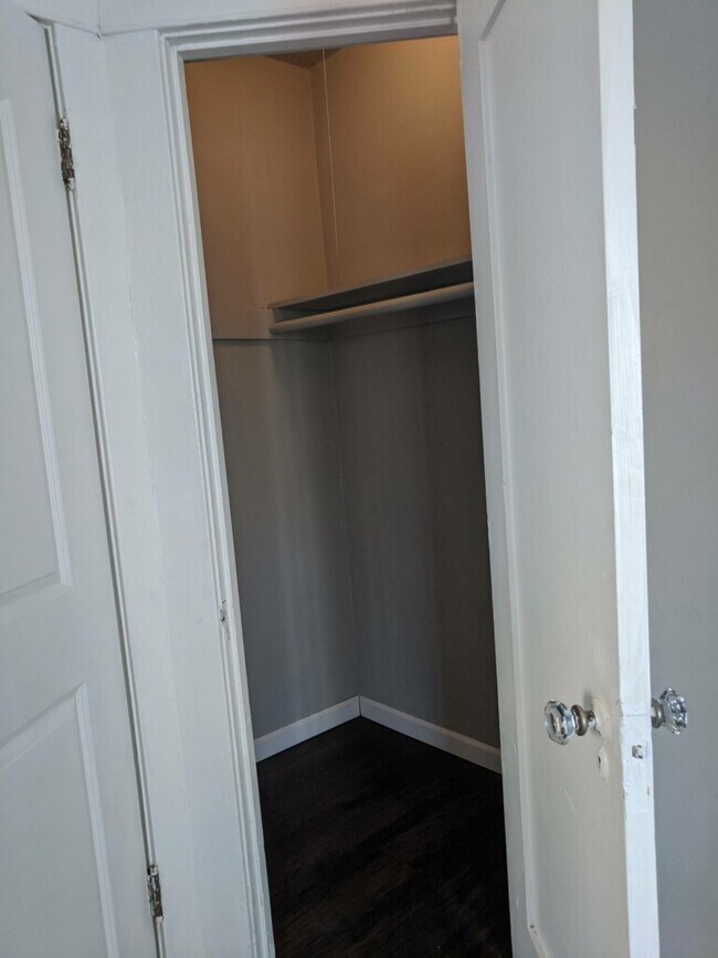 Building Photo - 1640 E 49th St