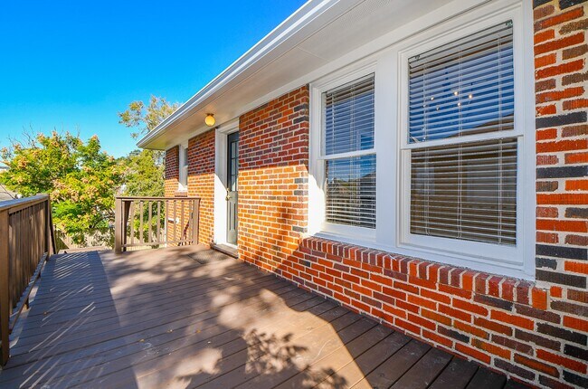 Building Photo - 1632 Bonnie Brae St