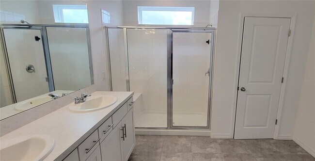 Building Photo - 2127 Brillante Dr