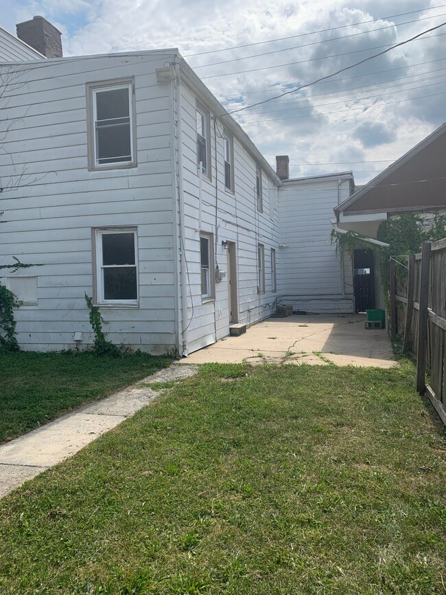 Building Photo - Future Rental! 3 Bedroom House, Parking, Y...