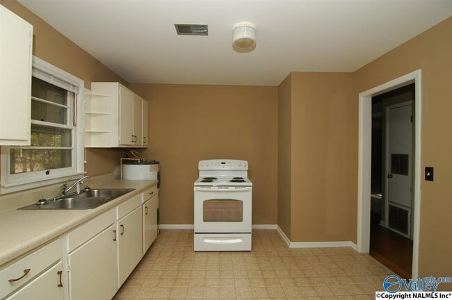 Building Photo - 4110 Broyles Ave SW