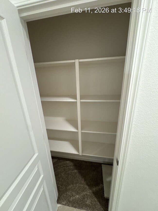 Building Photo - 4 Bedroom home! Rent Ready NW Visalia!