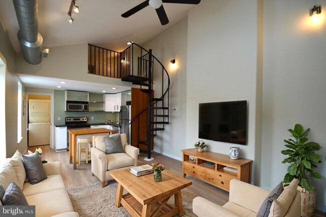 Building Photo - 1006 N 5th St