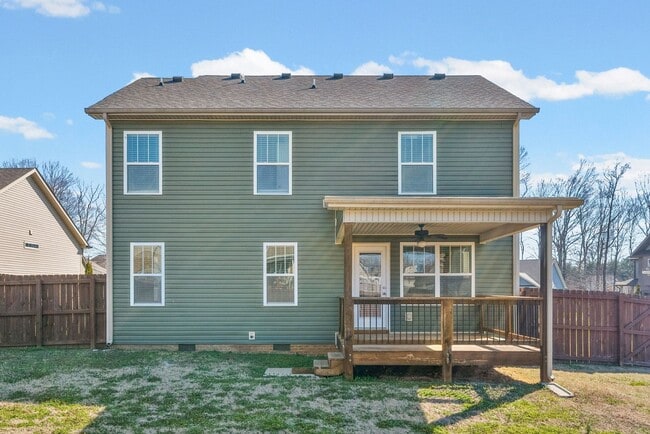 Building Photo - Pet Friendly Three Bedroom with Bonus!