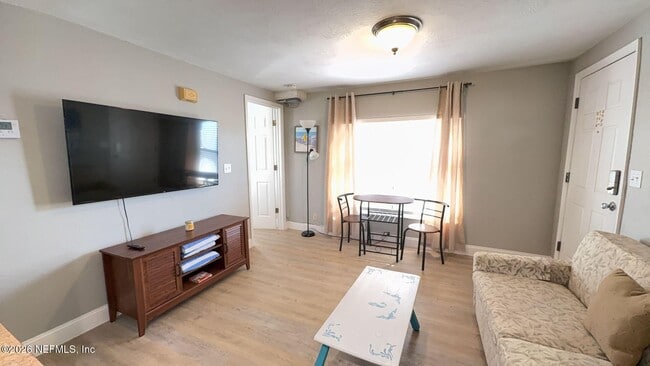 Building Photo - 108 S 5th St