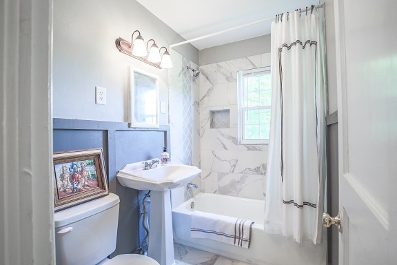 Building Photo - 600 Hillcrest Dr