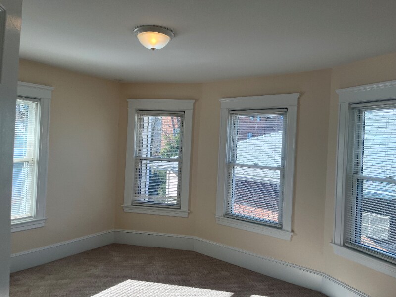 Building Photo - 8 Bayview Ave