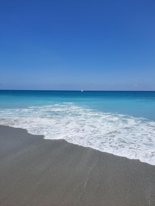 Building Photo - 606 Mainsail Cir