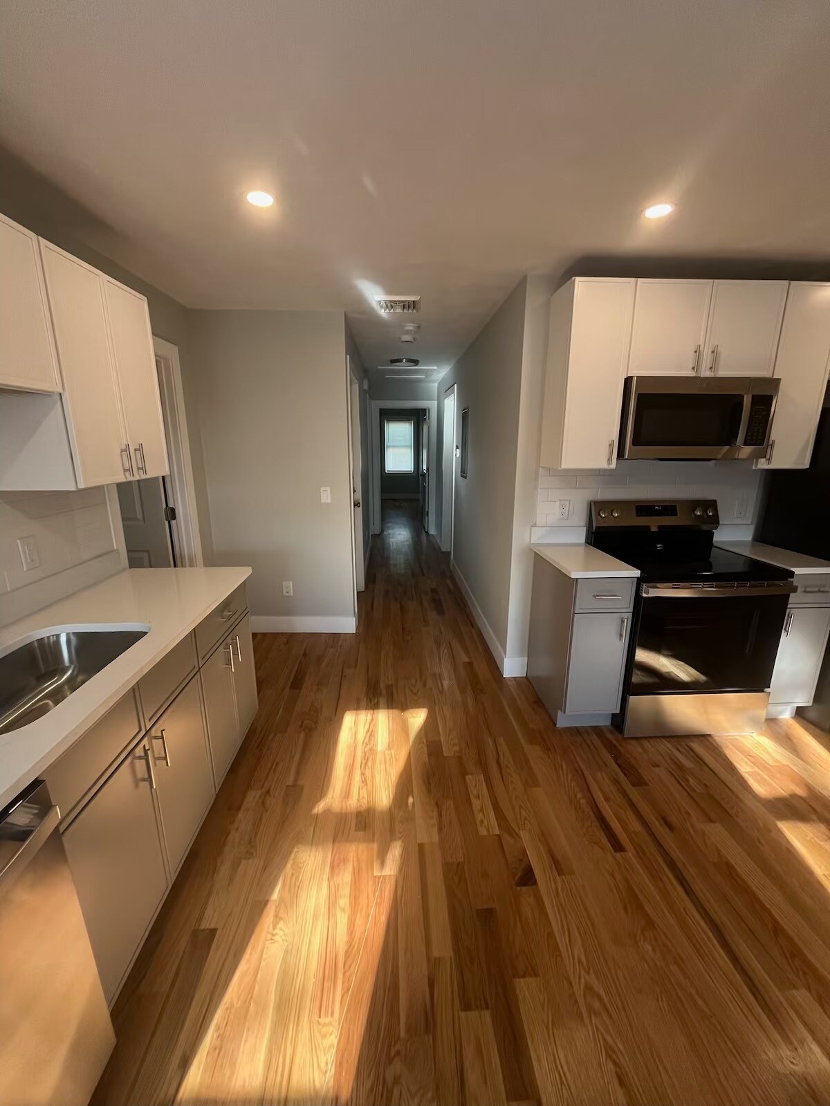 Building Photo - 33 Richards St