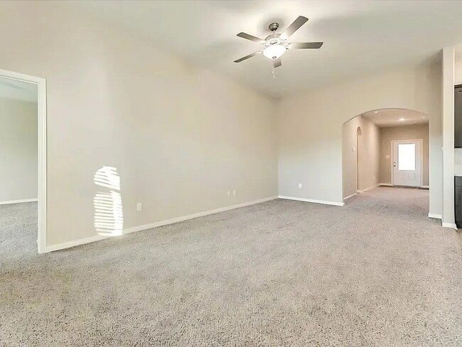 Building Photo - 2304 Dahlia Way