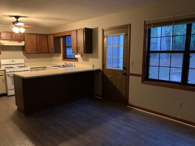 Kitchen open to dining room - 6020 Sand Wedge Cir