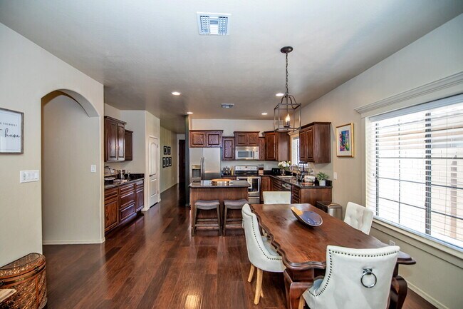 Building Photo - "Fully-Furnished 3-Bedroom, 2-Bathroom Home!"