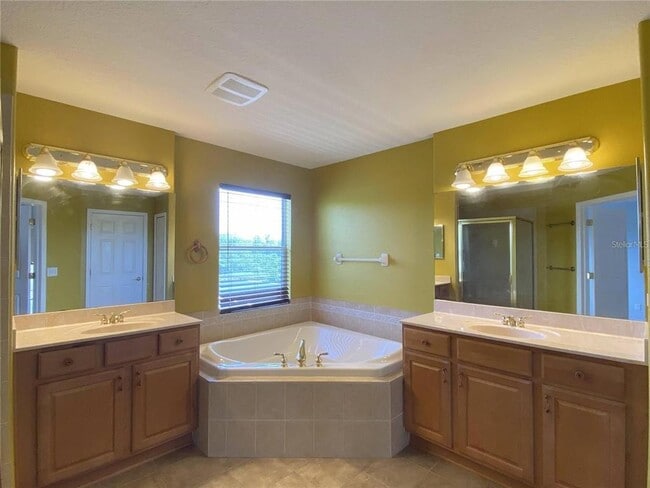 Building Photo - 11209 Village Brook Dr
