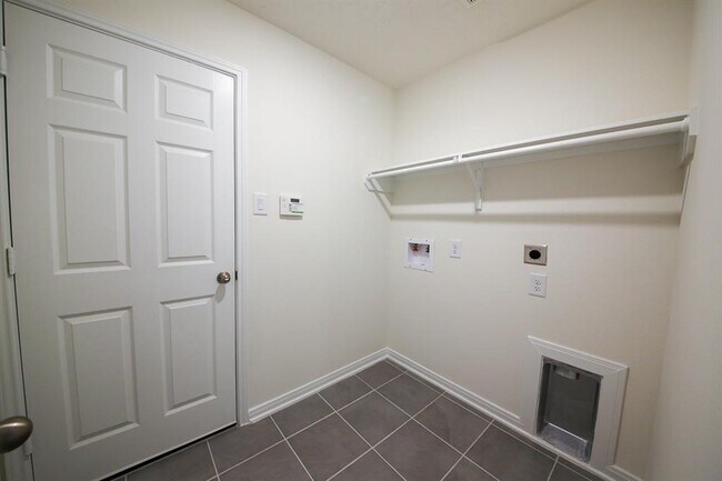 Building Photo - 9407 Castillo Ct