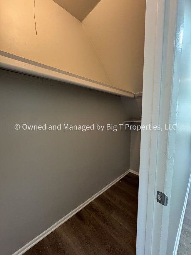 Building Photo - Coming soon* Cute Townhouse between Woodbridge and Triangle