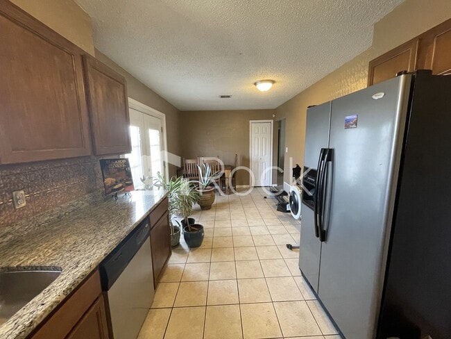 Building Photo - 3 bedroom/2 bathroom home in Moore Schools