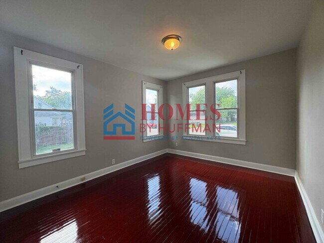 Building Photo - Two Bedroom House | Move in Ready